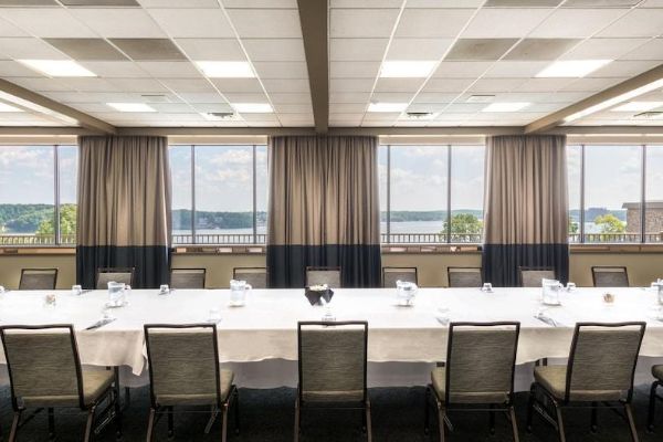 Marina & Spa Lodge Of Four Seasons Golf Resort (Village of Four Seasons)
